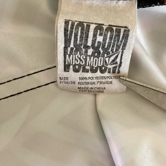 Volcom Miss Mod womens board shorts swim boardshorts black size 7 - Picture 3 of 7